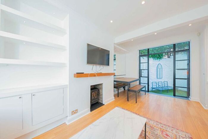 2 Bedroom Flat To Rent In Moreton Place, Pimlico, SW1V