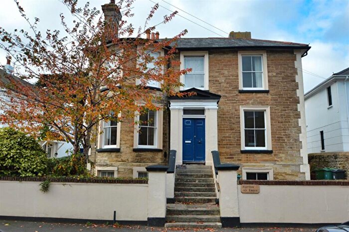 2 Bedroom Flat For Sale In Central Ryde, PO33