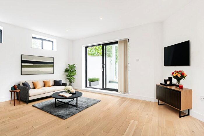 1 Bedroom Flat For Sale In Lillium Mews, Wimbledon, London, SW19