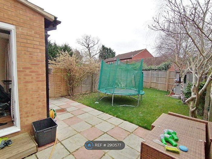 4 Bedroom Semi-Detached House To Rent In Chilcombe Way, Reading, RG6