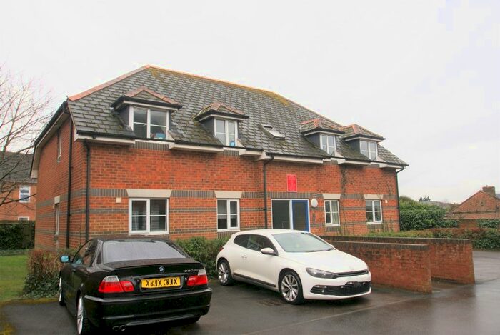 2 Bedroom Flat To Rent In Vincent Drive, Andover, SP10