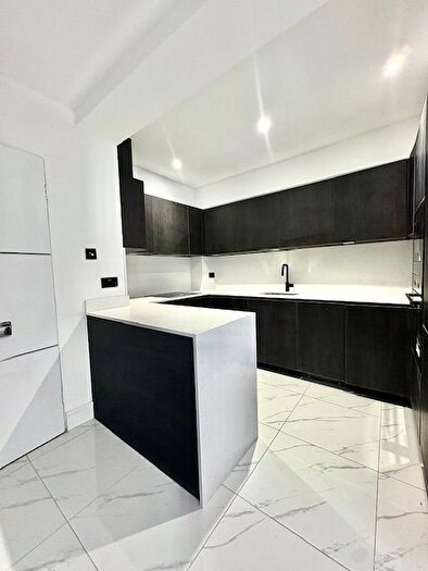 3 Bedroom Flat To Rent In Porchester Road, London, W2