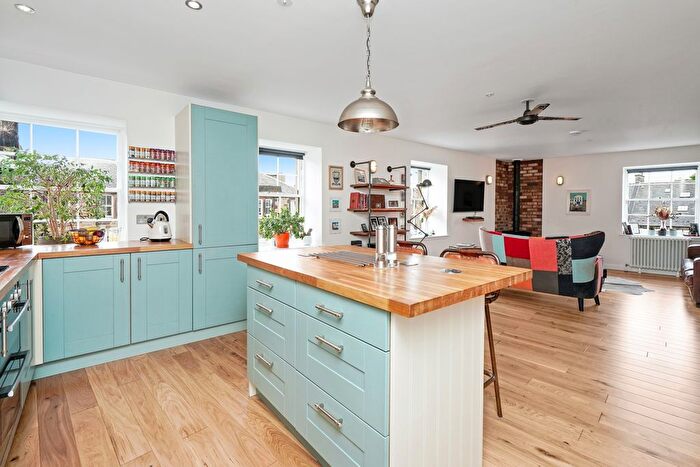 2 Bedroom Flat For Sale In / Constitution Street, Leith, Edinburgh, EH6
