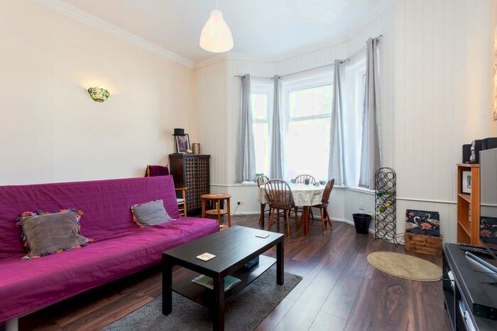2 Bedroom Flat To Rent In Ouseley Road, London, SW12