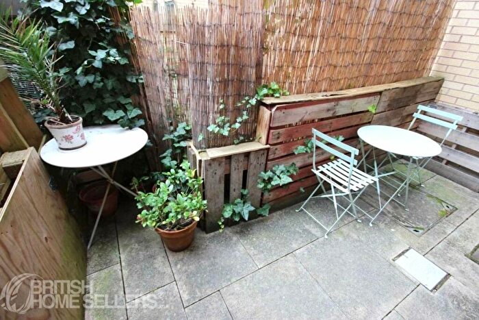 2 Bedroom Apartment For Sale In William Fairburn Way, Manchester, Greater Manchester, M4