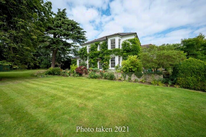 4 Bedroom Detached House For Sale In Harlow Road, Ongar, CM5
