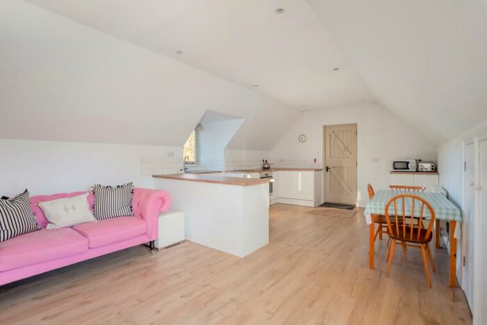 1 Bedroom Flat To Rent In Ecchinswell Road Kingsclere, RG20