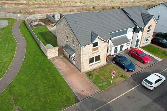 3 Bedroom End Of Terrace House For Sale In Ballumbie Rise Gardens, Dundee, DD4