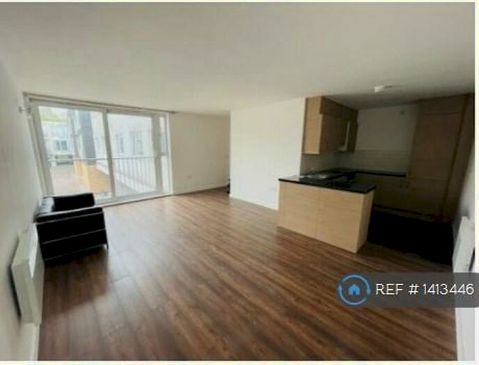 3 Bedroom Flat To Rent In Alpha House, London, SE15