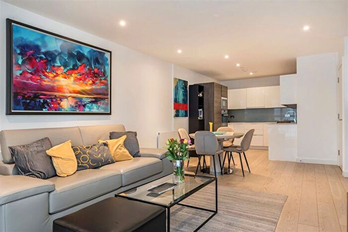 2 Bedroom Flat For Sale In River Gardens Walk, Greenwich, SE10