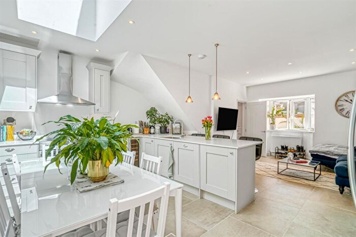 3 Bedroom House For Sale In Barnes High Street, Barnes. London, SW13