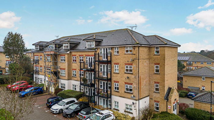 1 Bedroom Flat For Sale In Osier Crescent, N10