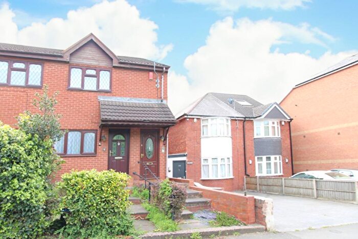 1 Bedroom Flat For Sale In High Street, Pensnett, Brierley Hill, DY5