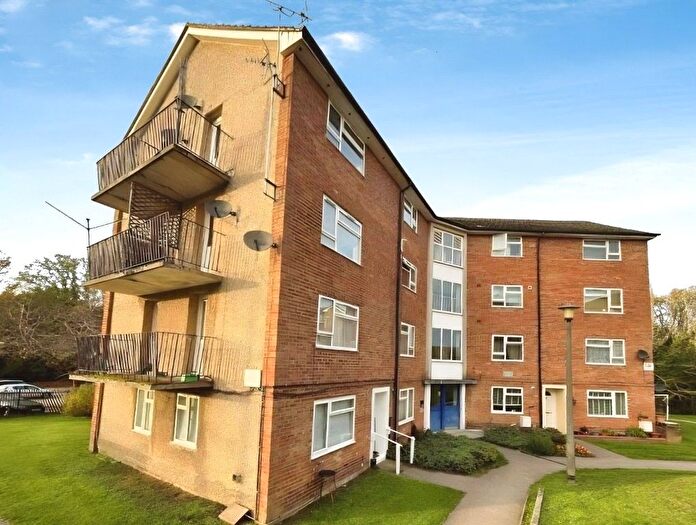2 Bedroom Flat For Sale In Hunters Hill, Burghfield Common, Reading, RG7