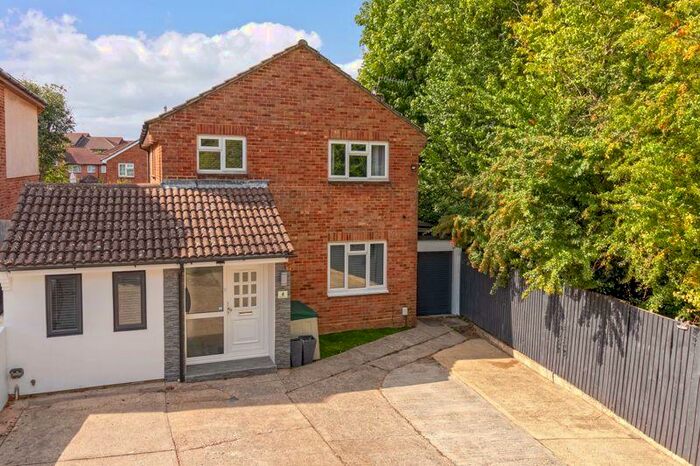 4 Bedroom Detached House To Rent In Edgehill Way, Portslade, Brighton, BN41