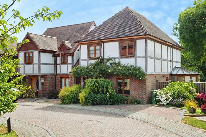 4 Bedroom Link Detached House For Sale In Colemans Way, Hurst Green, Etchingham, East Sussex, TN19