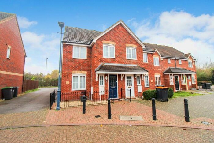 3 Bedroom Semi-Detached House To Rent In Miller Close, Clapham, Bedford, MK41