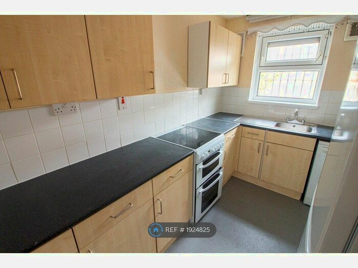 1 Bedroom Flat To Rent In Formby Court, London, N7