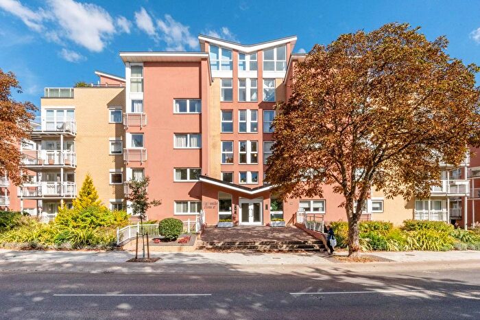 2 Bedroom Flat For Sale In Twickenham Road, Teddington, TW11