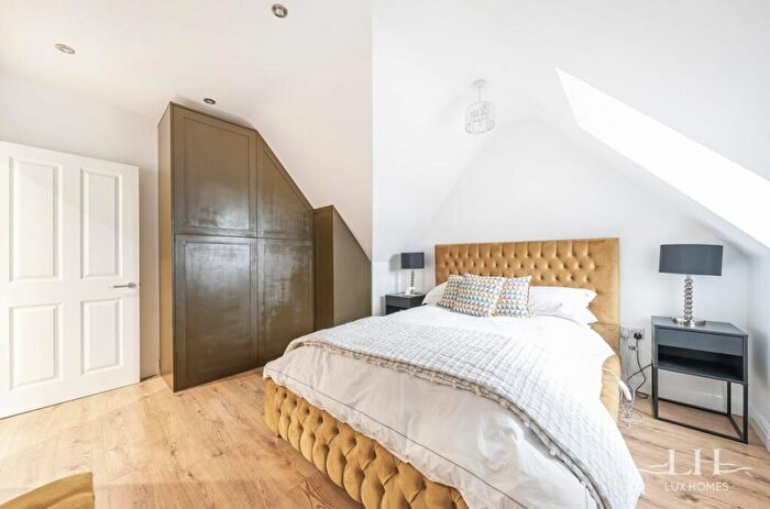 2 Bedroom Apartment For Sale In St James Court, West Horndon, CM13