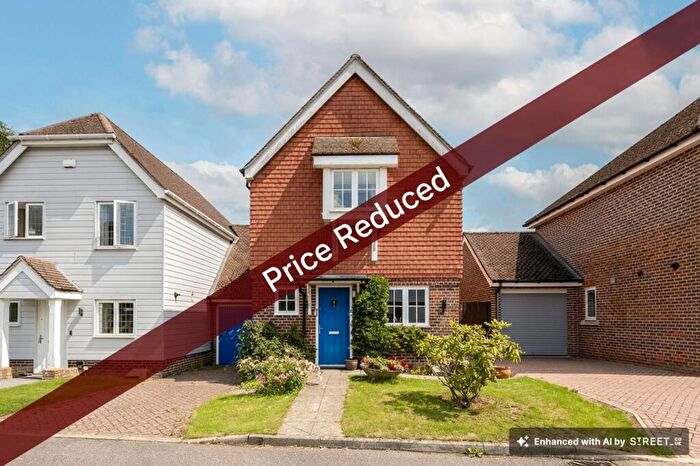 3 Bedroom Detached House For Sale In Allington Place, Newick, BN8