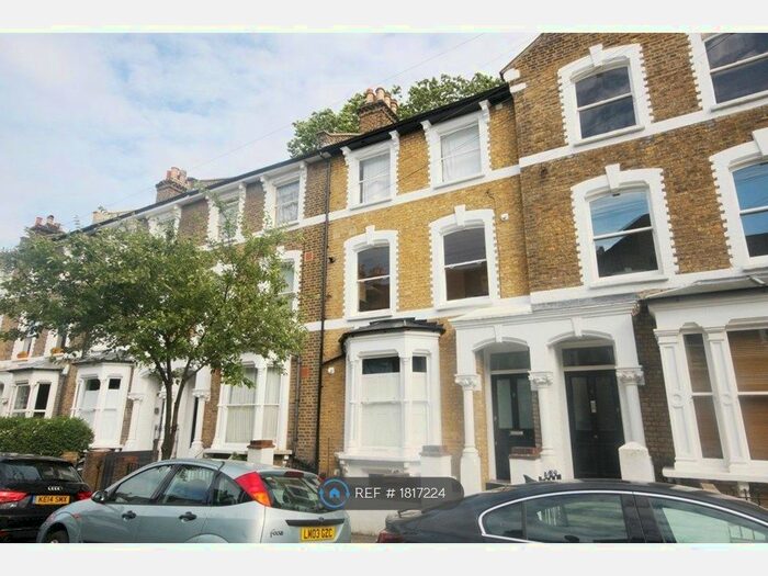 3 Bedroom Flat To Rent In Reighton Road, London, E5
