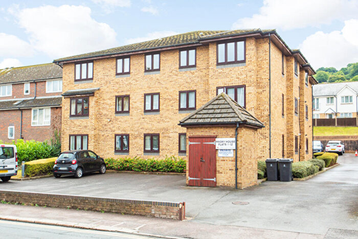 1 Bedroom Flat For Sale In Folkestone Road, Dover, CT17