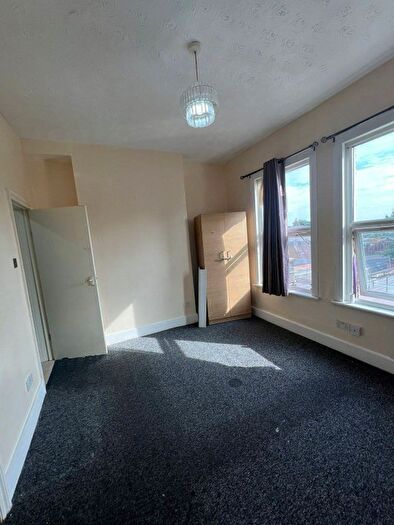 1 Bedroom Semi-Detached House To Rent In Ilford, IG1