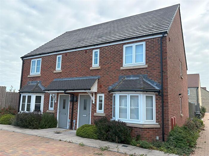 3 Bedroom Semi-Detached House To Rent In Goldfinch Edge, Cam, GL11