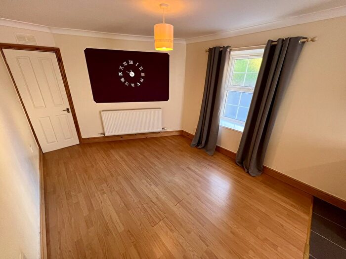 2 Bedroom Flat To Rent In Wellfield Road, Carmarthen, Carmarthenshire, SA31