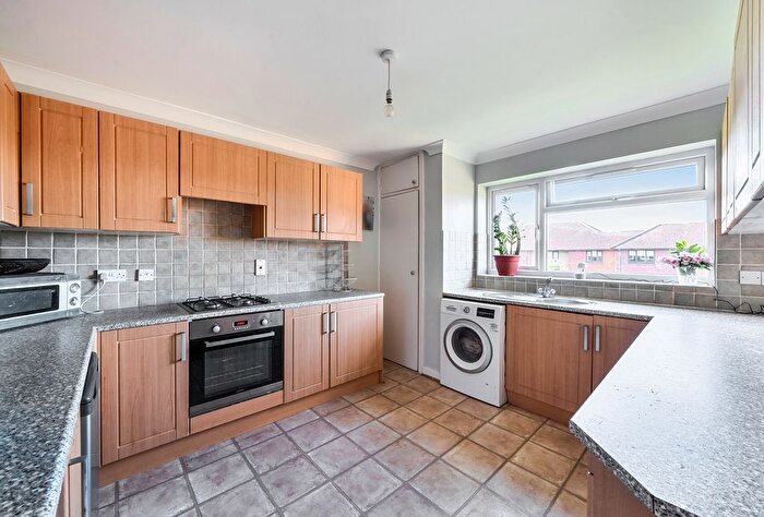 2 Bedroom Flat For Sale In Flat Warwick Lodge, Gander Green Lane, Sutton, Surrey, SM1