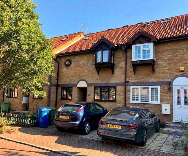 1 Bedroom Garage / Parking To Rent In Fishermans Drive, London, SE16