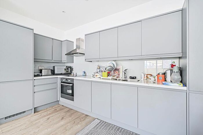 2 Bedroom Flat To Rent In Wintergreen Court, Hackney, London, E9