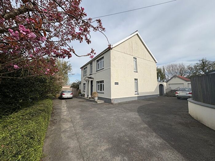 4 Bedroom Detached House For Sale In Tenby Road, St Clears, Carmarthen, SA33