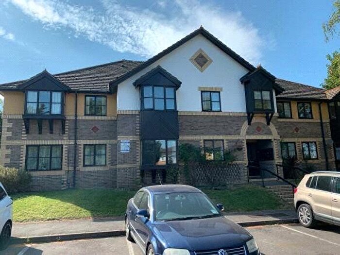 1 Bedroom Flat To Rent In Walkers Place, Reading, Berkshire, RG30