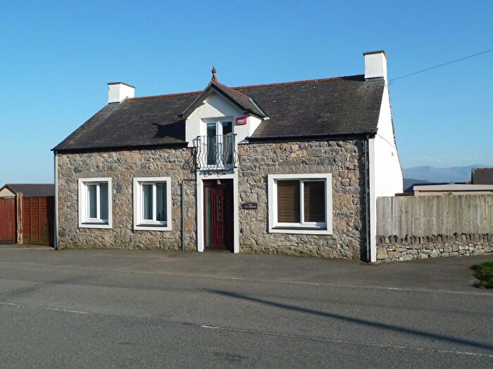 2 Bedroom Character Property For Sale In Brynteg, LL78