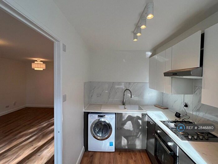 2 Bedroom Flat To Rent In Waterfield Close, Belvedere, DA17