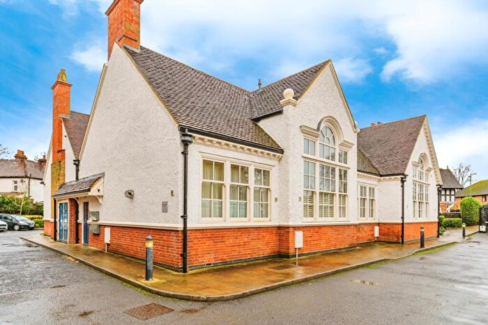 1 Bedroom Flat For Sale In Old School Close, Redhill, Surrey, RH1