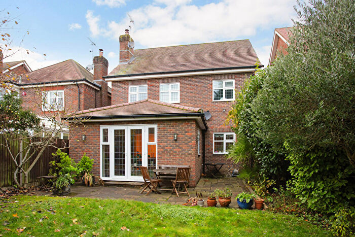 5 Bedroom Detached House For Sale In Flora Close, Stanmore, HA7