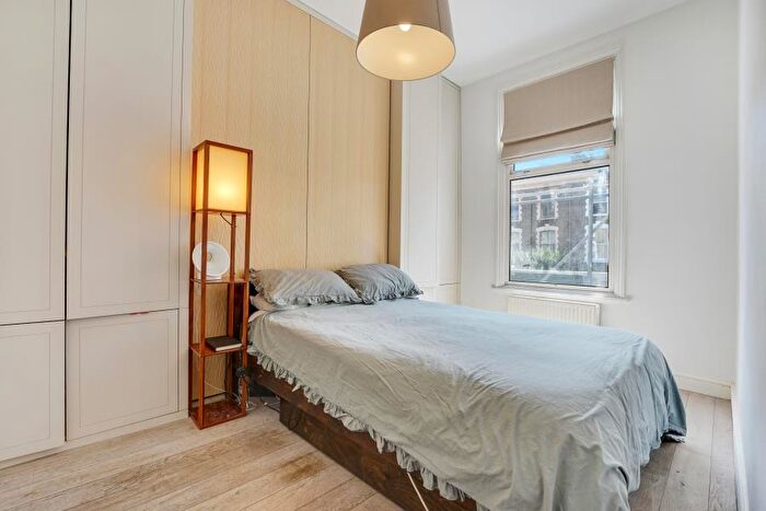 2 Bedroom Flat To Rent In Graham Road, Hackney, E8