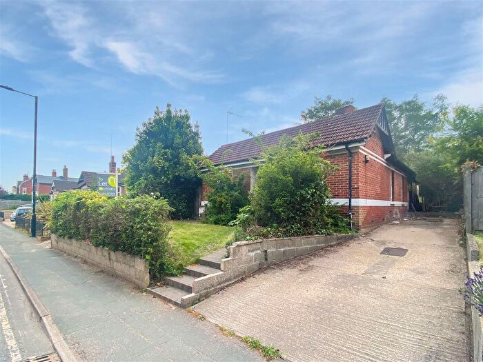 4 Bedroom Detached Bungalow To Rent In Maldon Road, Colchester, CO3