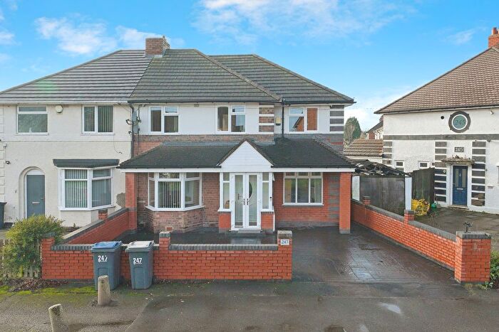 4 Bedroom Semi Detached House For Sale In Prince Of Wales Lane, Birmingham, West Midlands, B14