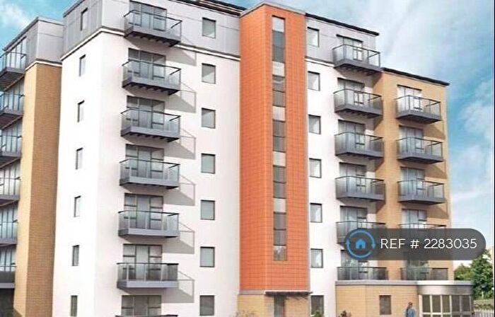 2 Bedroom Flat To Rent In Queen Mary Avenue, London, E18