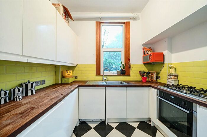 3 Bedroom Flat To Rent In Maryland Road, Wood Gren, London, N22