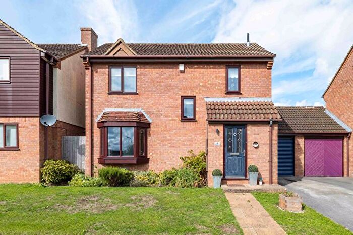 4 Bedroom Detached House For Sale In Trafalgar Avenue, Bletchley, Milton Keynes, MK3