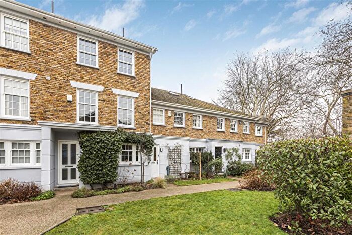 3 Bedroom House For Sale In Chester Close, Barnes, SW13