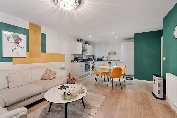 1 Bedroom Flat For Sale In Station Road North, Merstham, RH1