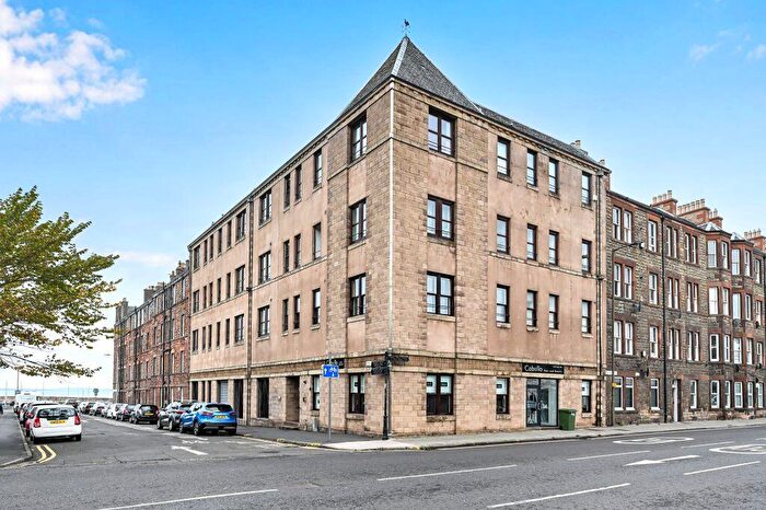 2 Bedroom Flat For Sale In D, Harbour Court, Harbour Road, Musselburgh, EH21