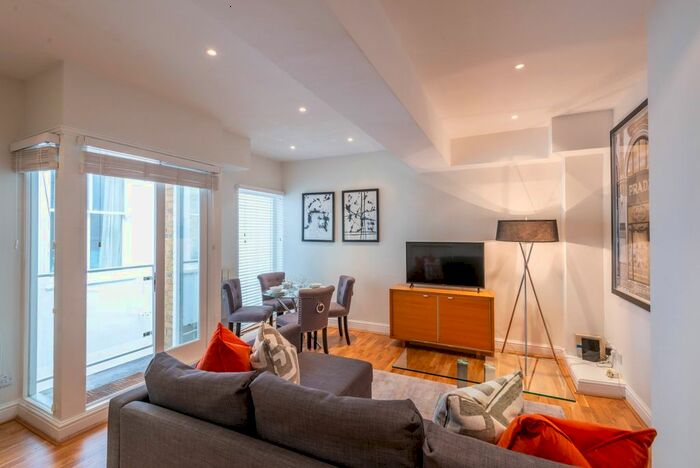 2 Bedroom Flat To Rent In Nottingham Place, London, W1U