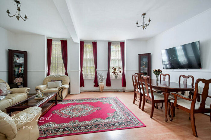 2 Bedroom Flat For Sale In Palissy Street, London, E2